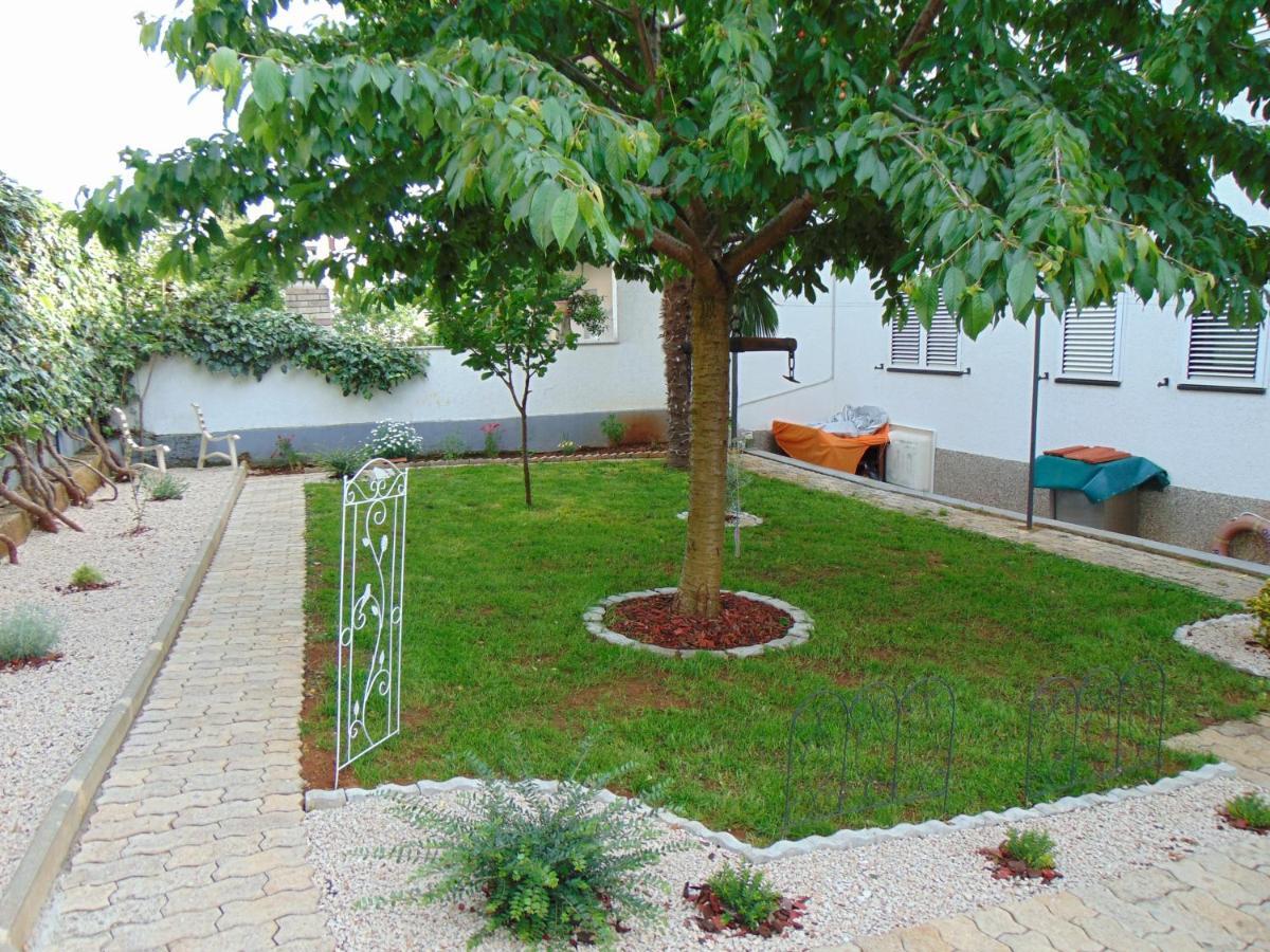 Apartments Marija Malinska Luaran gambar