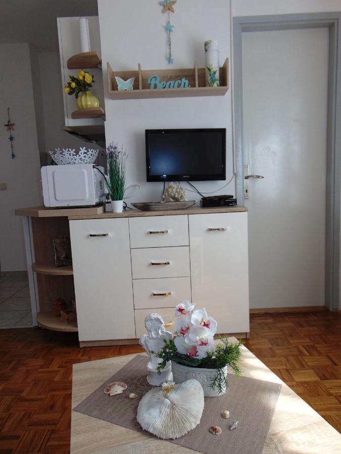 Apartments Marija Malinska Luaran gambar