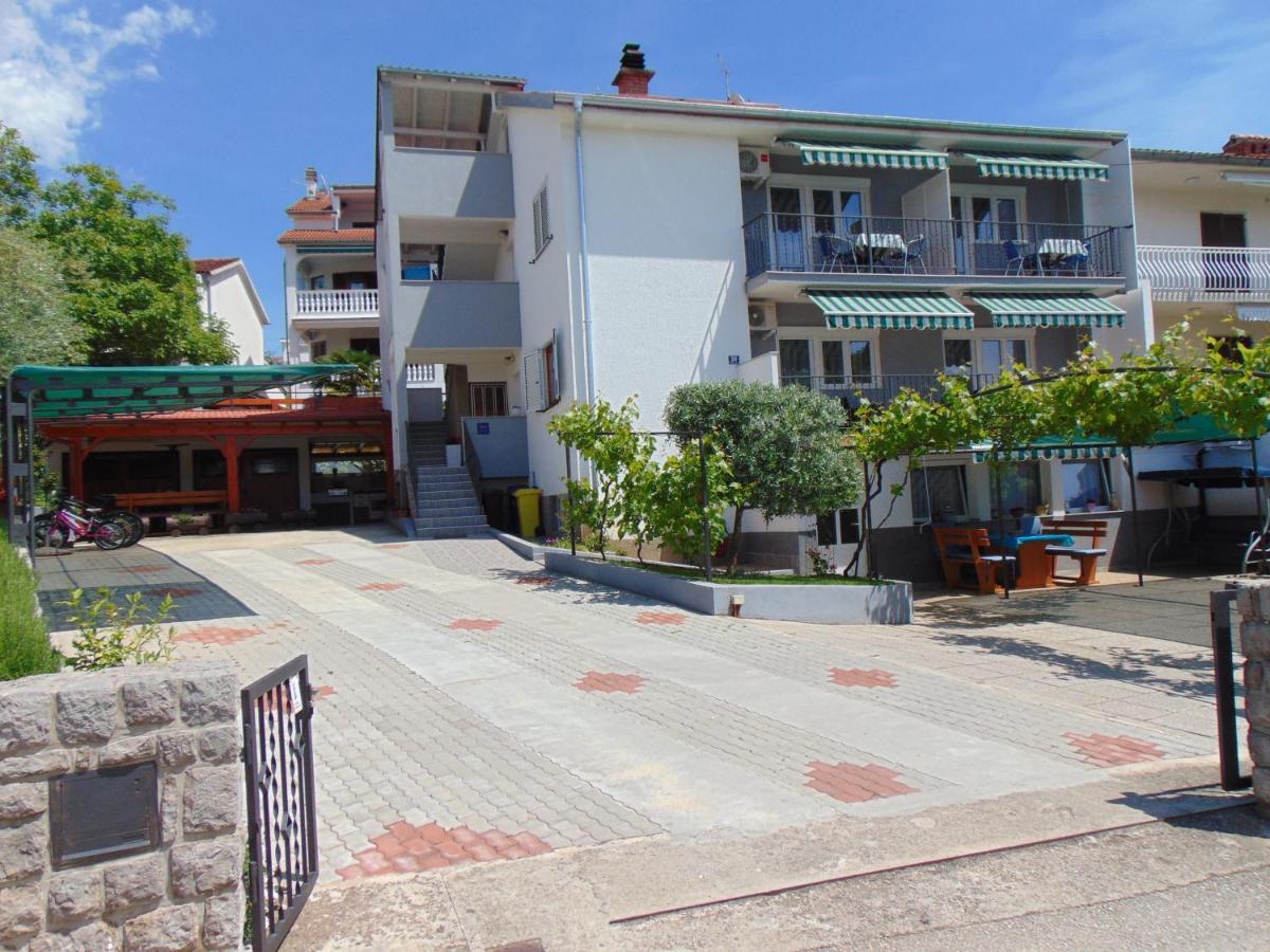 Apartments Marija Malinska Luaran gambar
